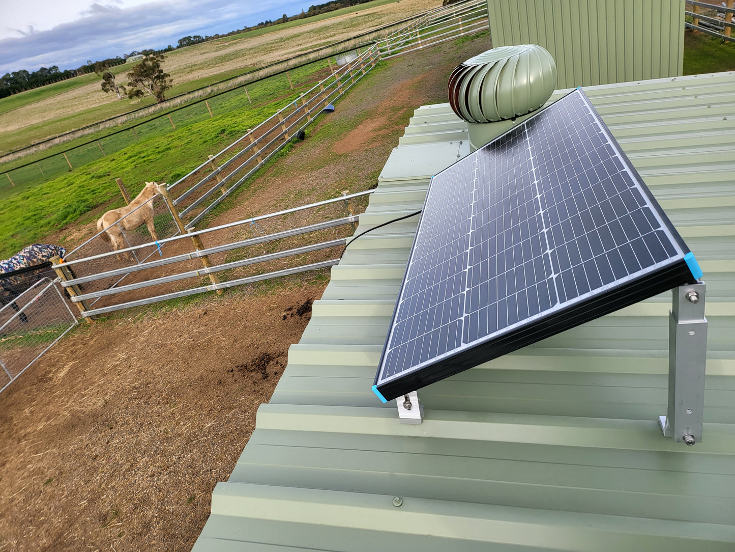 1 Horse Stable Solar LED Lighting Kit